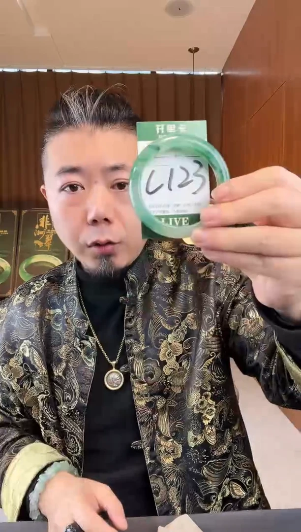 【闪购商品】石英质玉手镯未镶嵌非洲翠