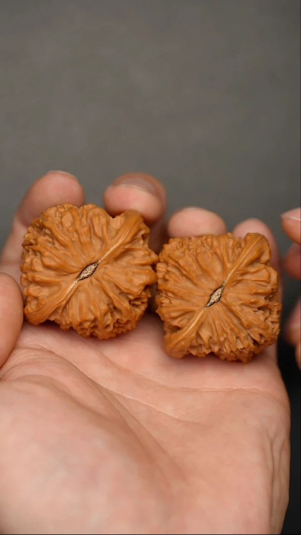 把件文玩核桃懒****影全品三角南疆石42