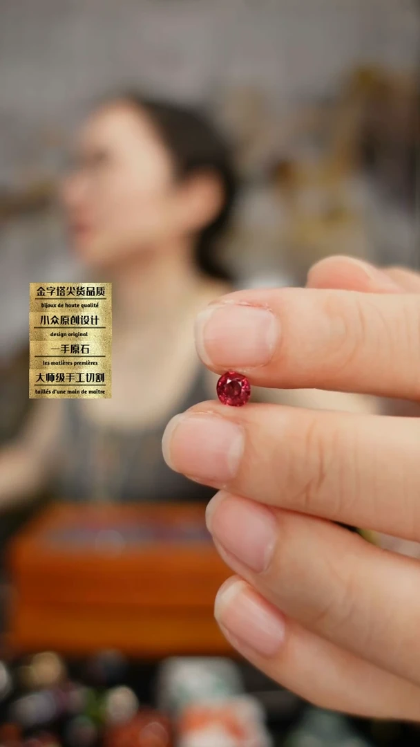 未镶嵌裸石石榴石L****?刻面