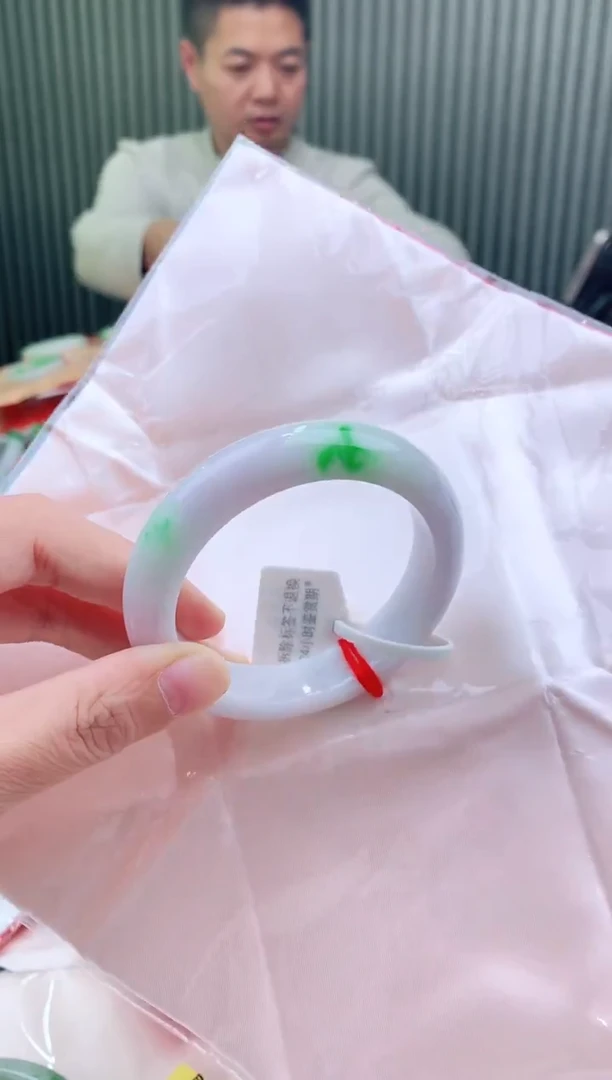 未镶嵌手镯翡翠55