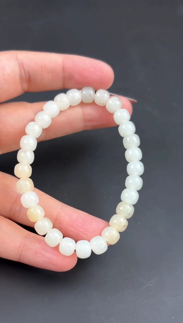 手串未镶嵌和田玉且末金山微色差卡6*7手串