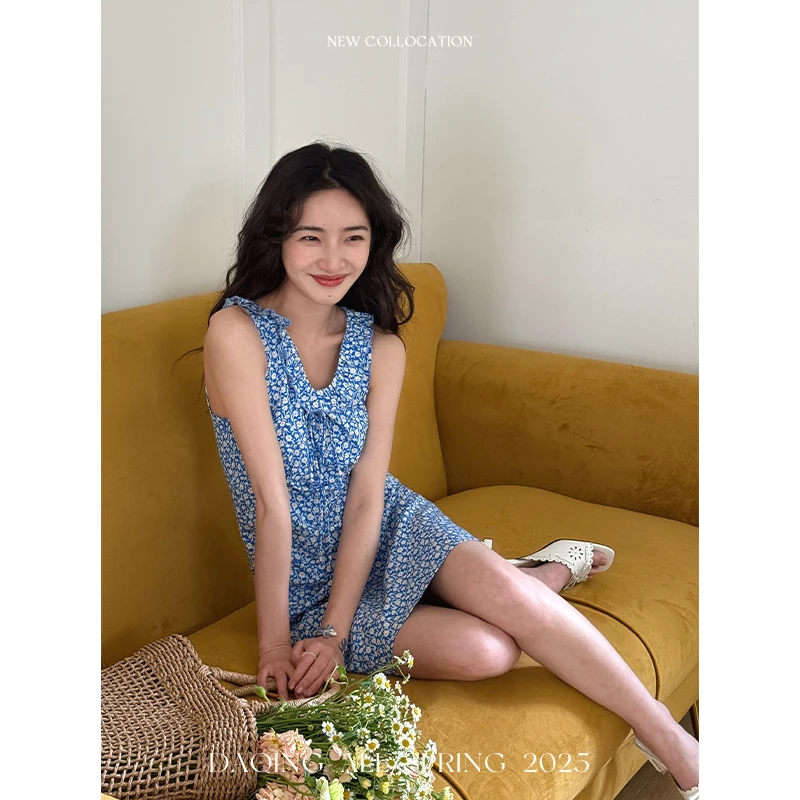 许大晴【蓝铃梦】法式清新碎花蓝色俏皮短款连衣裙D8805