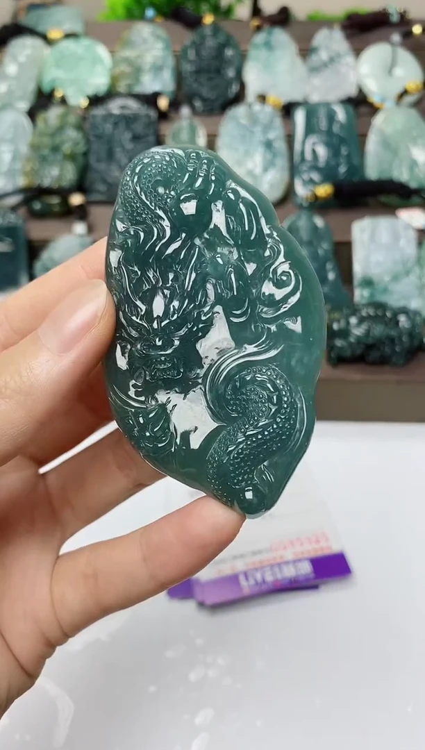 翡翠未镶嵌颈饰