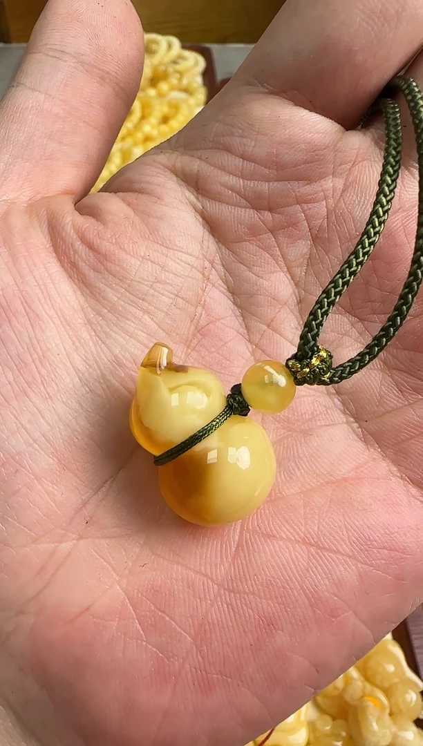 蜜蜡未镶嵌珠宝奇石特价