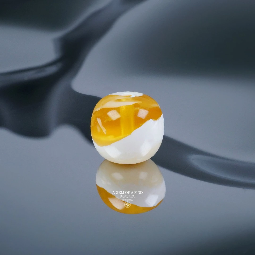 山和开物｜10.5mm「日照金山」金瓷白溶洞老型文玩配饰 天然琥珀蜜蜡