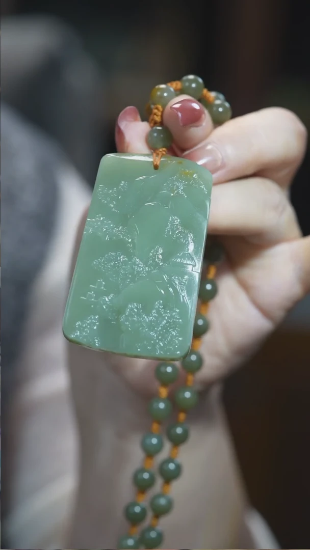 颈饰未镶嵌岫岩河磨玉（透闪石质玉）山水