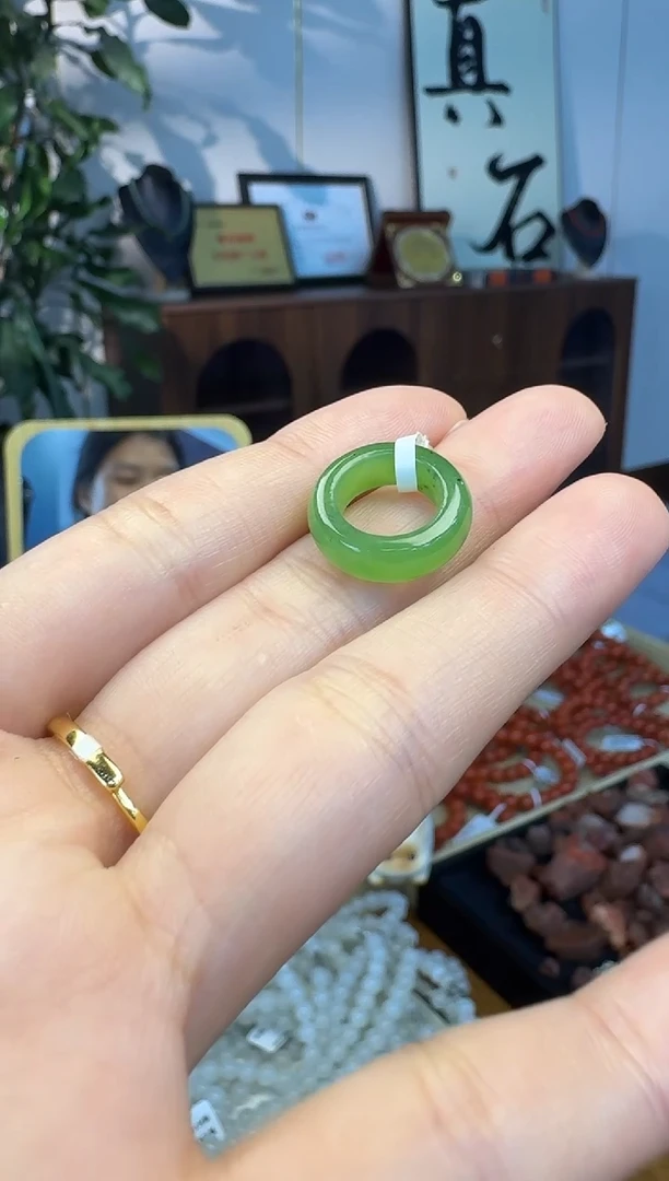 和田玉未镶嵌吊坠(不含链)苹果绿冰底