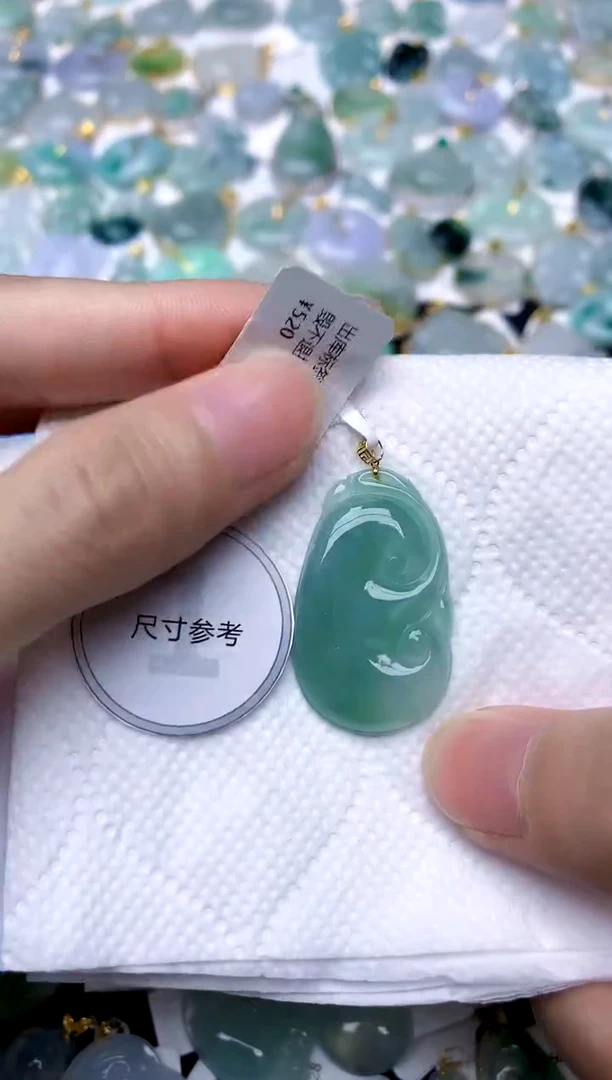 颈饰18K金镶嵌翡翠天然A货翡翠