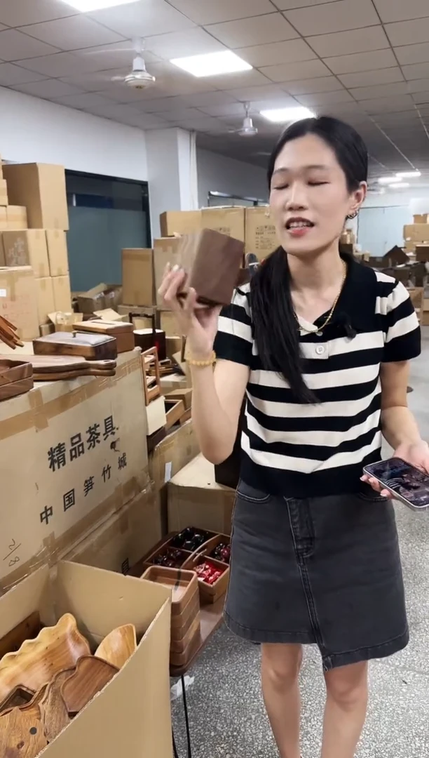 南美胡桃木实木整木笔筒