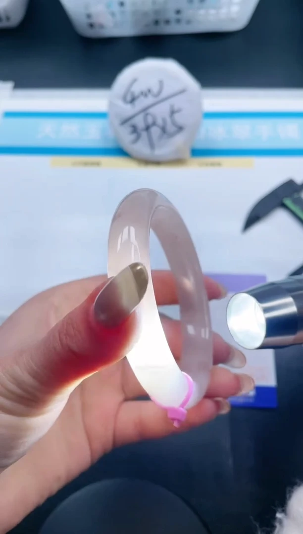 【闪购商品】石英质玉手镯未镶嵌16V350-58