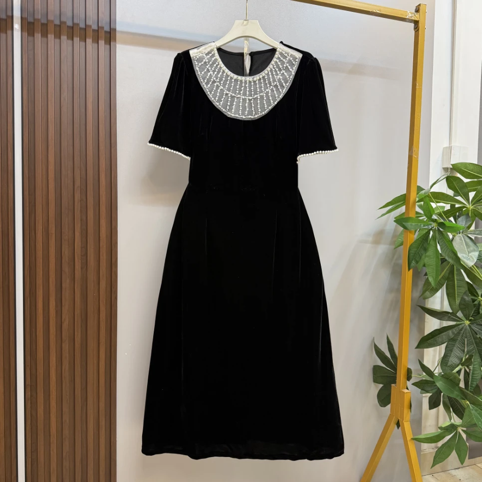 新款大码女装时尚洋气优雅遮肉重工钉珠黑色显瘦丝绒连衣裙