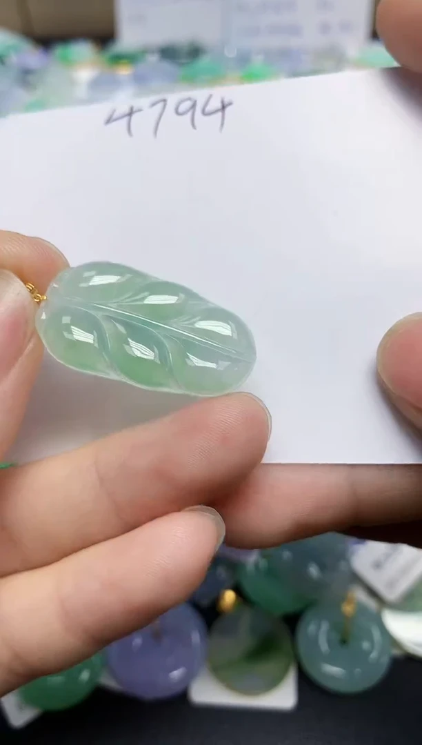 翡翠18K金镶嵌颈饰天然缅甸翡翠A货