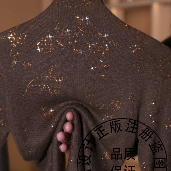 2025年秋冬新款烫钻休闲百搭显瘦羊戎减龄高领满钻上衣女GD1419