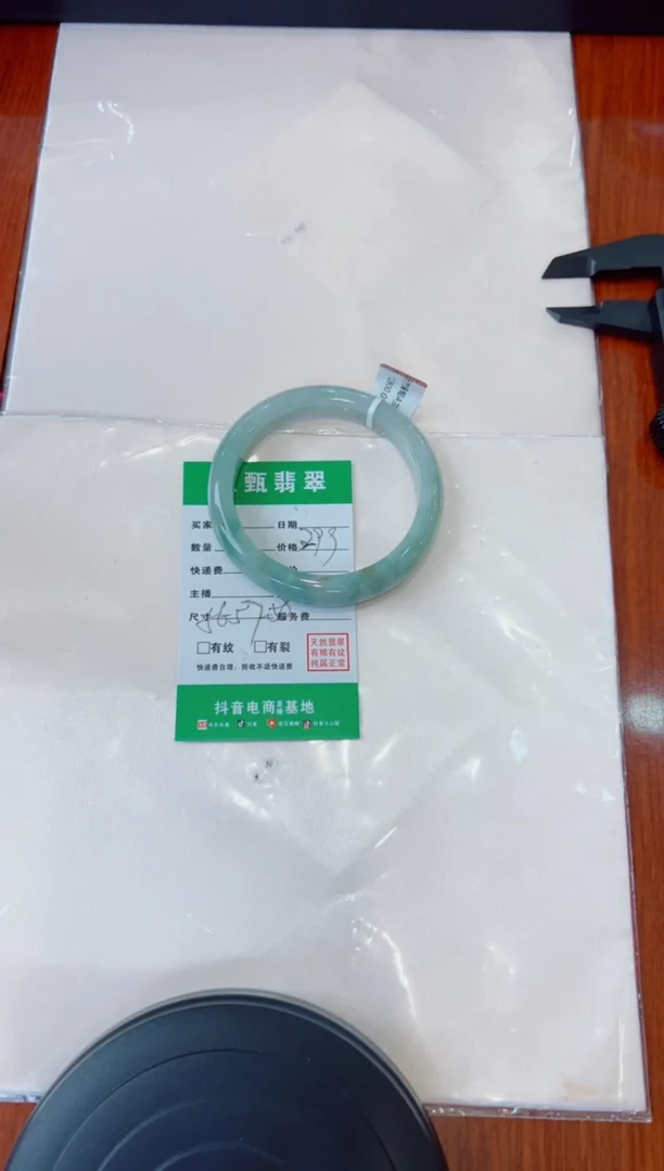 未镶嵌手镯翡翠我***?手镯