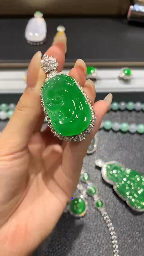 【闪购商品】翡翠吊坠(不含链)18K金镶嵌61团购