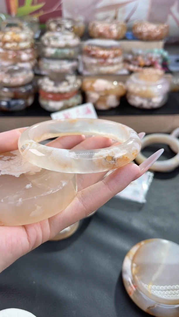 未镶嵌手镯石英质玉64