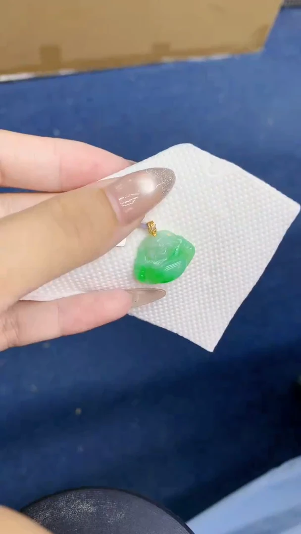 颈饰18K金镶嵌翡翠1