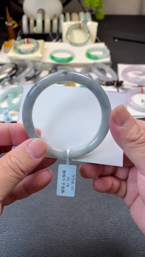 翡翠手镯未镶嵌56.7圆条 有纹