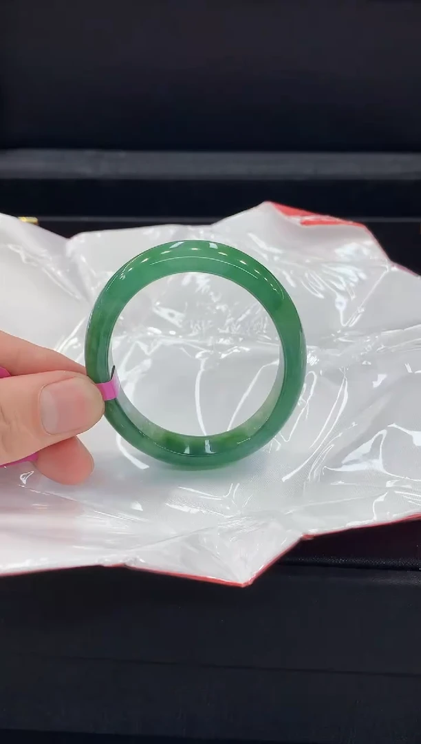 翡翠手镯（贵妃镯）未镶嵌手镯