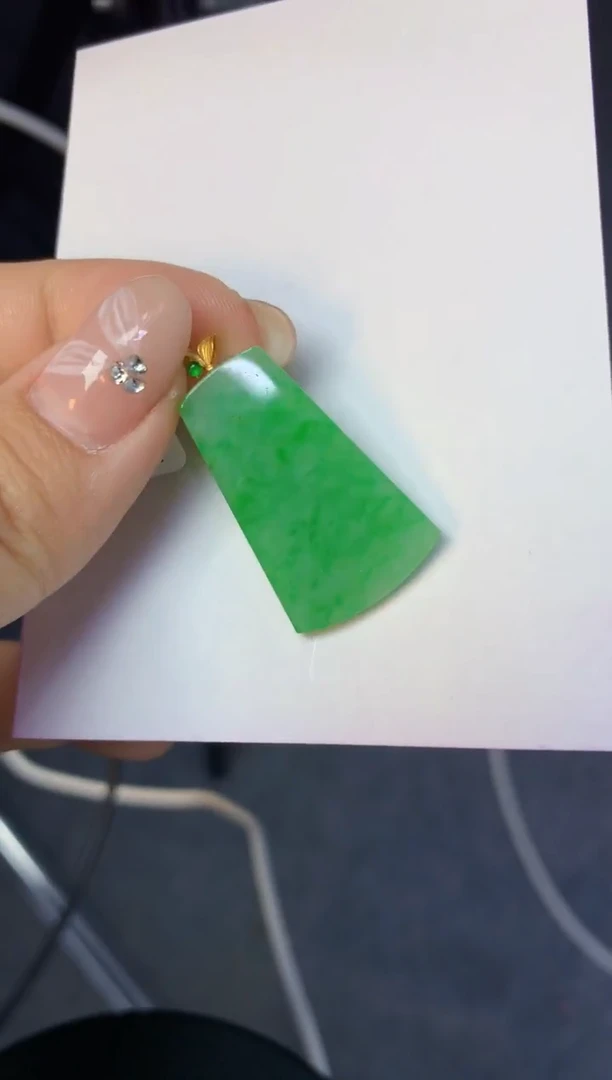 颈饰18K金镶嵌翡翠天然缅甸a货翡翠百元以上9元证书费自理