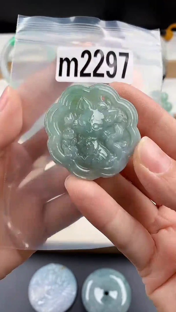 颈饰未镶嵌翡翠天然翡翠吊坠挂件