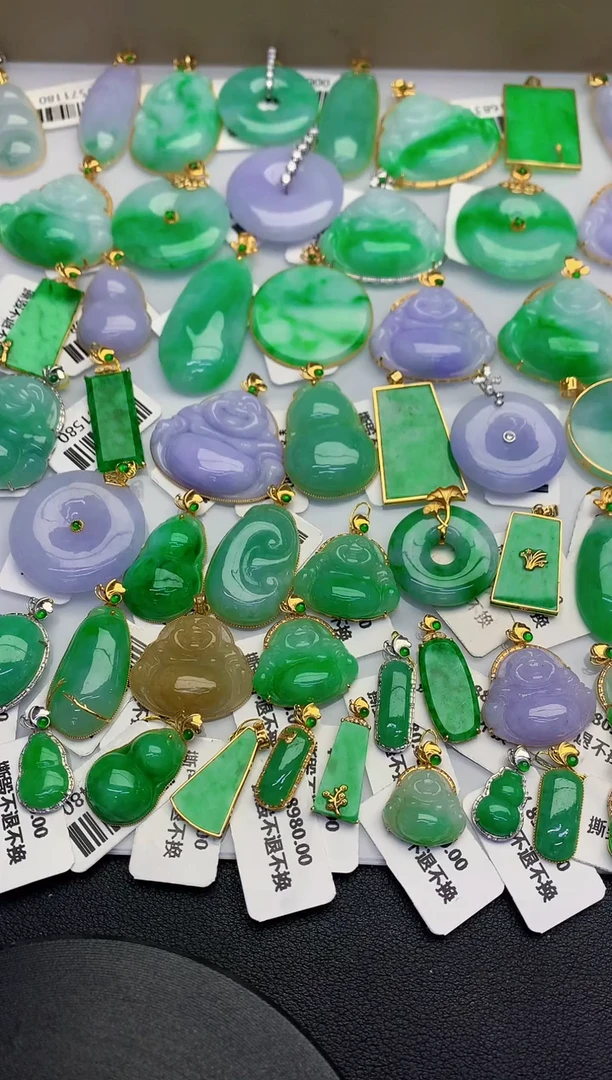 颈饰18K金镶嵌翡翠缅甸天然翡翠A货