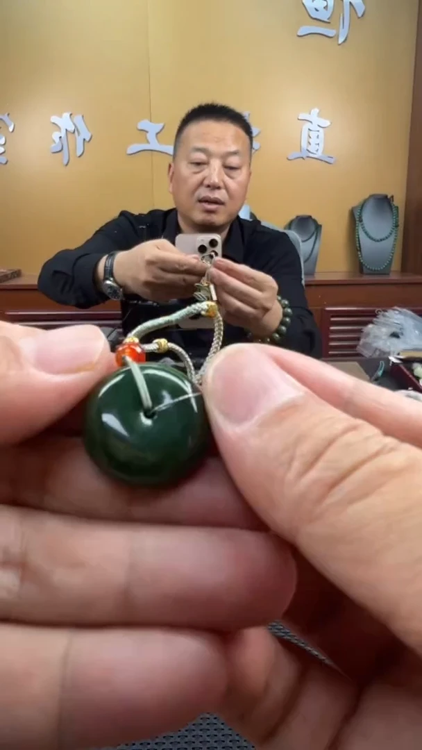 颈饰未镶嵌和田玉挂件