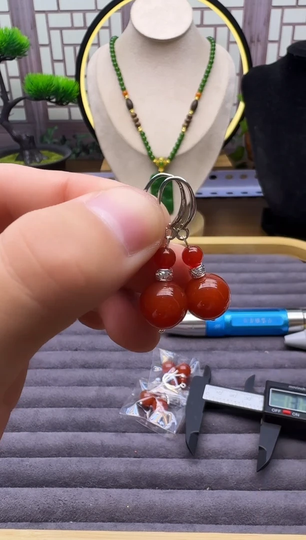 14K金镶嵌南红玛瑙耳饰E50