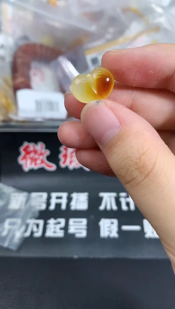 蜜蜡未镶嵌珠宝奇石84