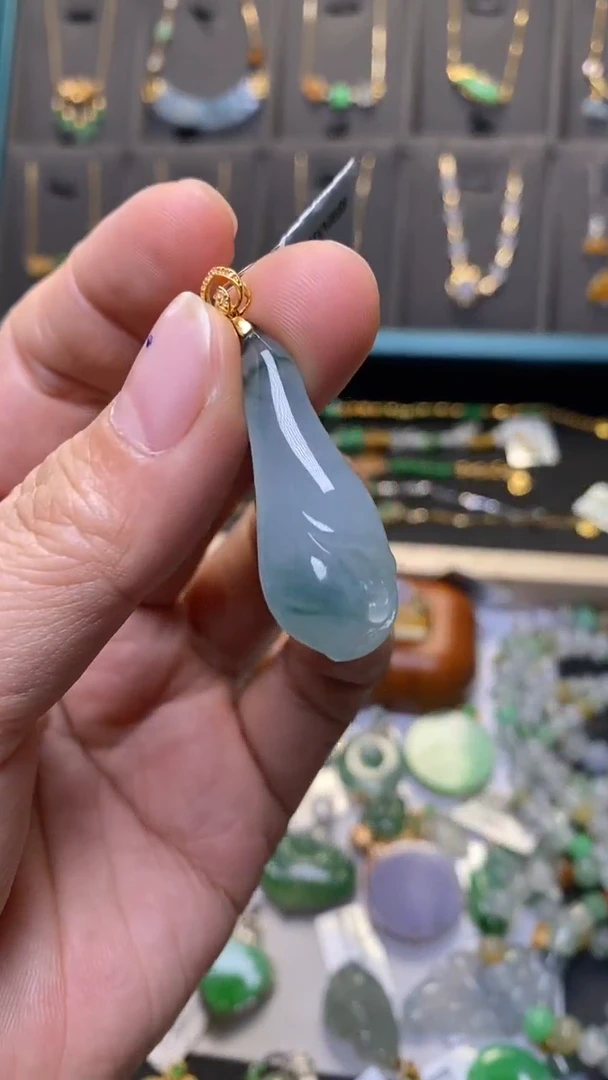 颈饰18K金镶嵌翡翠净货34117