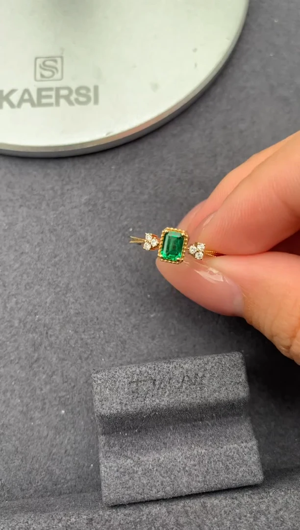 18K金镶嵌戒指祖母绿0.33ct祖母绿  FH  定制