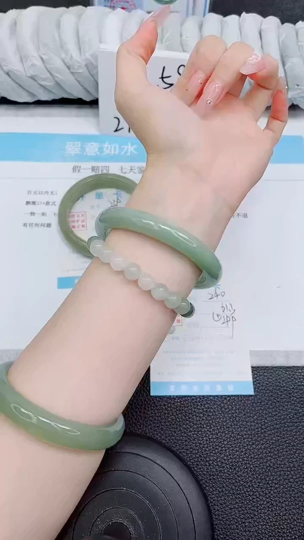 未镶嵌手镯石英质玉240-61.3