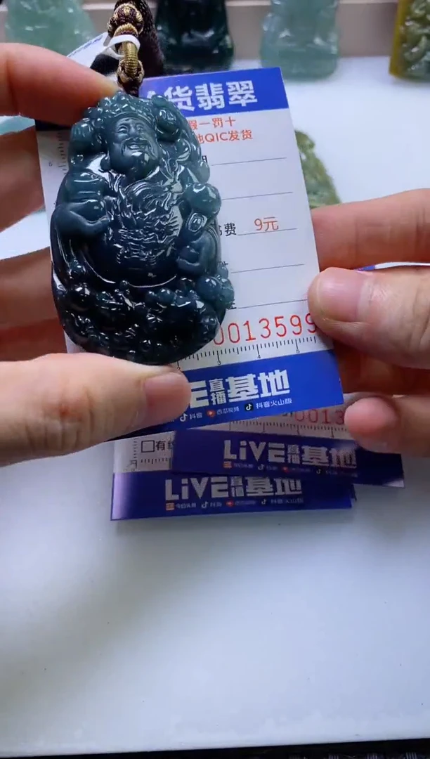 翡翠未镶嵌颈饰