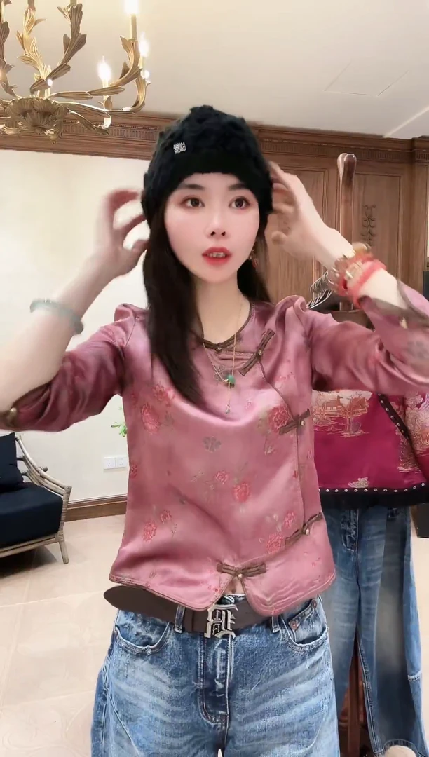 新中式斜襟盘扣小衫2025年秋季女装新款今年流行国风提花绝美上衣