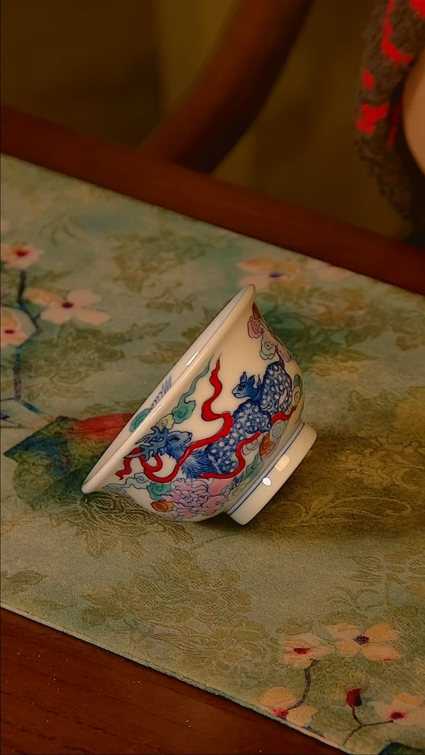 杯梁**安手工手绘杯杯很美丽