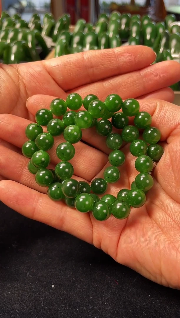 项链未镶嵌和田玉（碧玉）?****?碧玉项链