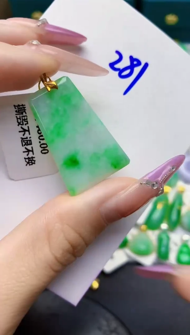颈饰18K金镶嵌翡翠缅甸天然翡翠A货