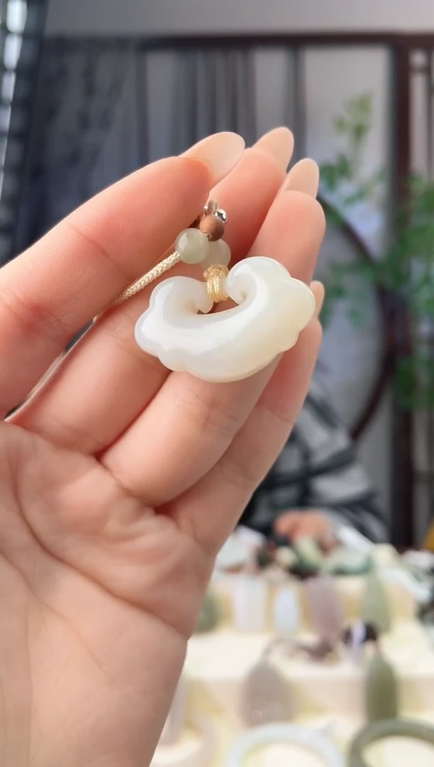 颈饰未镶嵌和田玉锁 无