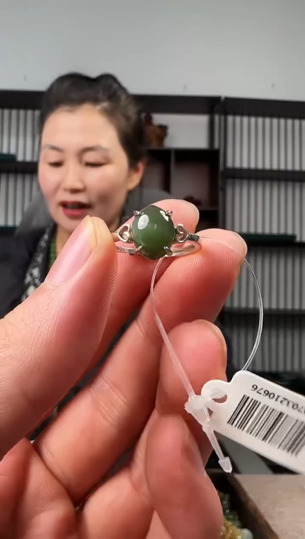 未镶嵌戒指和田玉戒指