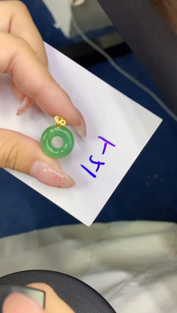 翡翠未镶嵌颈饰缅甸天然翡翠A货