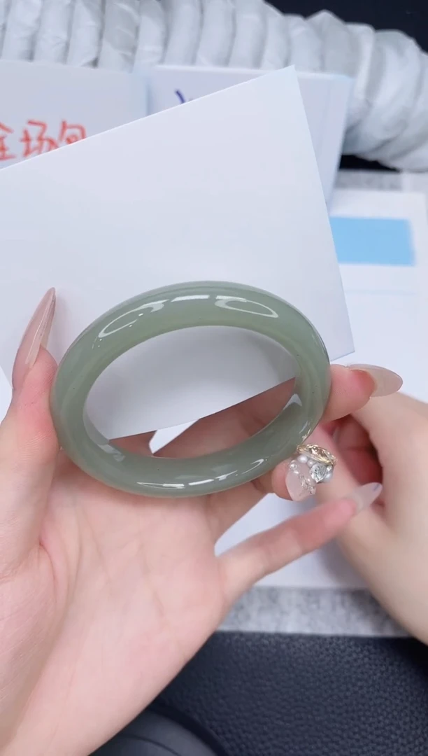 未镶嵌手镯石英质玉63-52.8