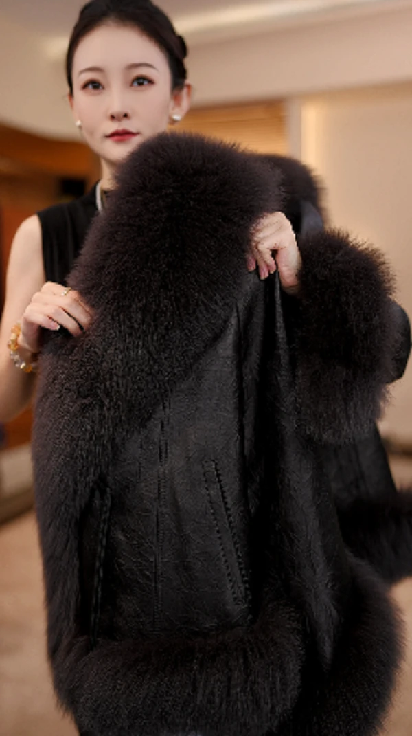 2025新款洋气皮毛一体羽绒服W55Q39883