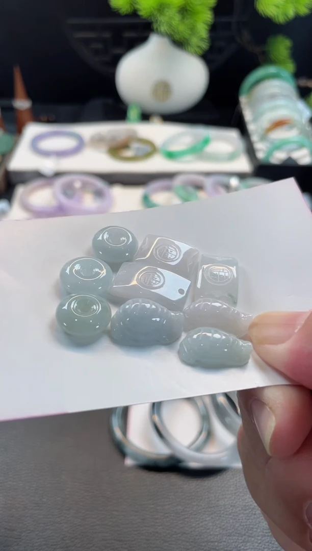 颈饰未镶嵌翡翠22号链接 有纹裂