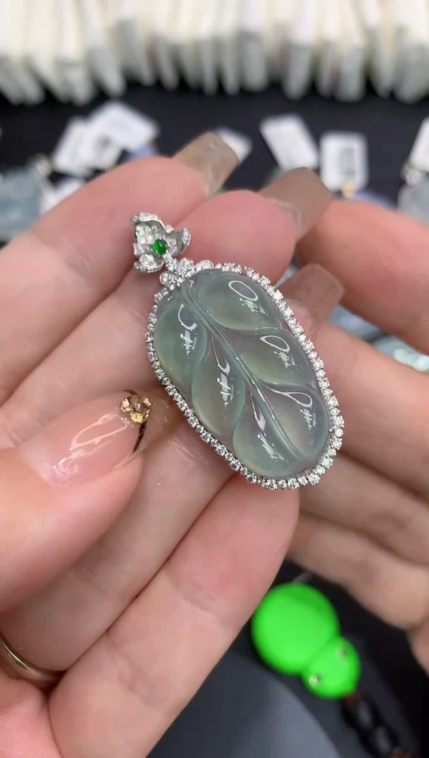 吊坠(不含链)18K金镶嵌翡翠111