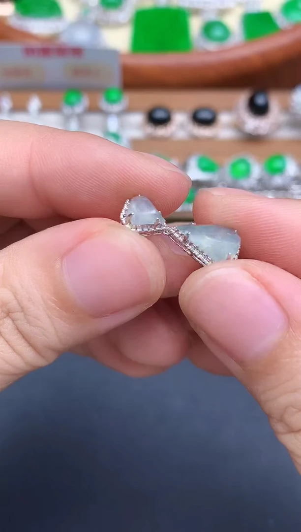 颈饰18K金镶嵌翡翠149-中国好珍宝