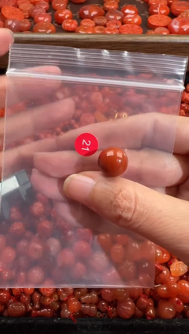 南红玛瑙未镶嵌颈饰1