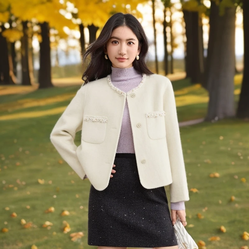 尚都比拉65支绵羊毛重工花边钉珠小香风利落短款毛呢外套E2038