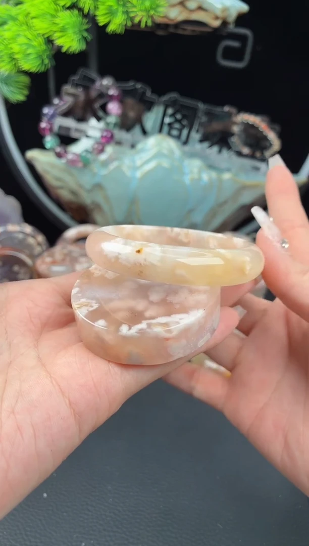 石英质玉手镯（圆镯）未镶嵌54.8