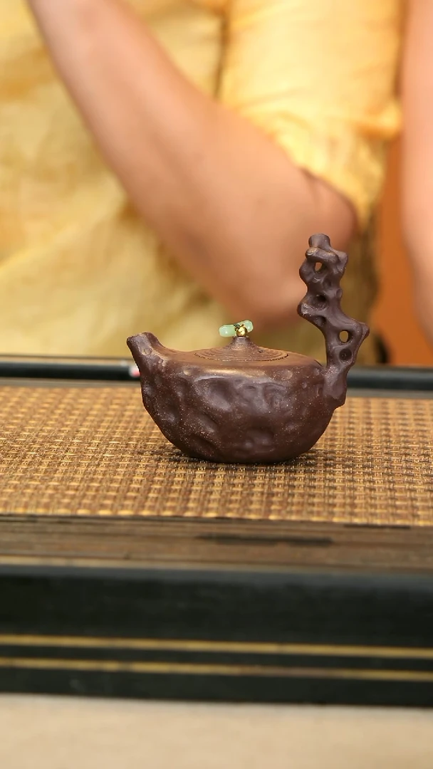 茶壶紫砂ZCY56《水滴石》紫玉金砂