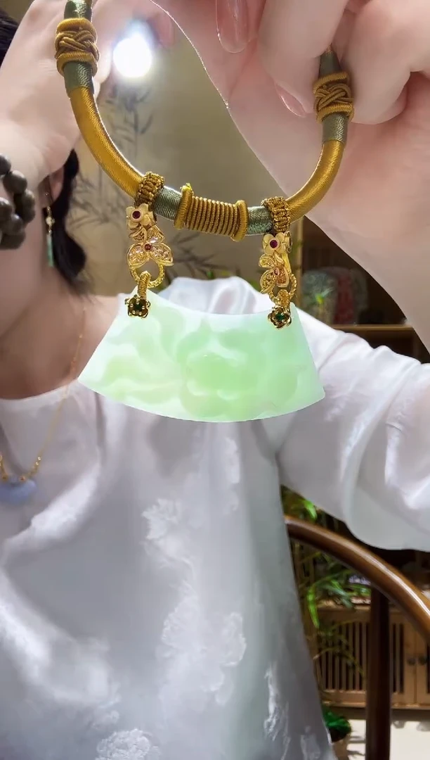 颈饰未镶嵌翡翠吊坠